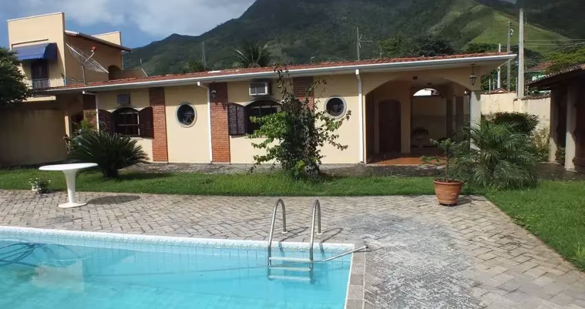 Casa com 3 dormitórios à venda por R$ 1.200.000,00 - São Francisco - São Sebastião/SP