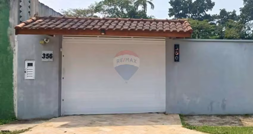 Casa à Venda em Boracéia - Bertioga-SP, com 3 Dormitórios.