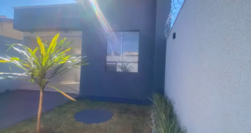 Linda casa nova, 3 quartos com suite, acabamento de alto padrão, quintal grande. jd. buriti sereno