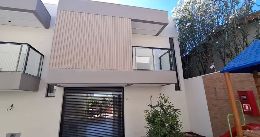Sobrado em condominio fechado, 3 suites plenas, 152 m² 2 vagas jd. atlantico ao lado do parque cascavel