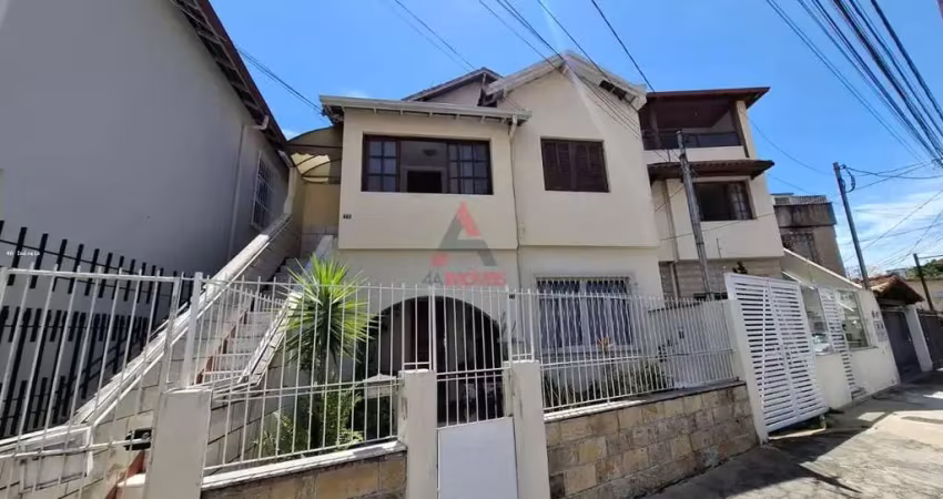 Excelente casa sobrado no Alto dos Passos com fácil acesso ao Shopping Alameda e demais facilidades!