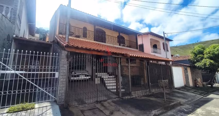 Ampla casa com 5 quartos e área gourmet no Bosque dos Pinheiros!