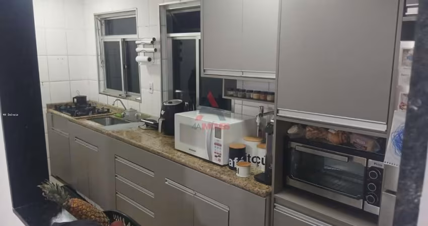 Ampla cobertura com 4 quartos, suíte e 2 vagas de garagem no Santa Cecília.