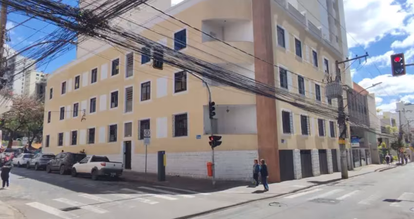 Amplo apto de 3 quartos com cômodos grandes no centro de juiz de fora.