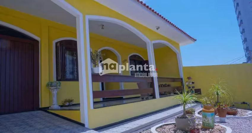 Casa à venda, no bairro barreiros, são josé-sc, com 3 quartos, sendo 1 suíte, com 2 vagas
