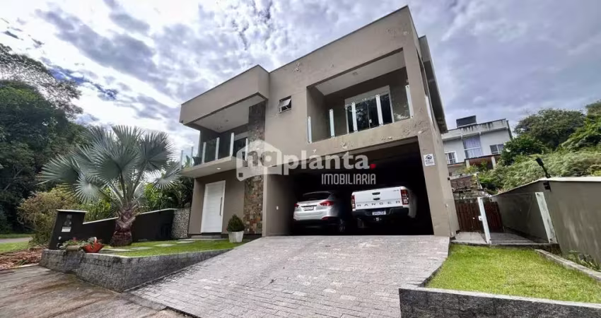 Casa à venda no Bairro Roçado em São José-SC, com 3 quartos, 1 suíte, 2 vagas