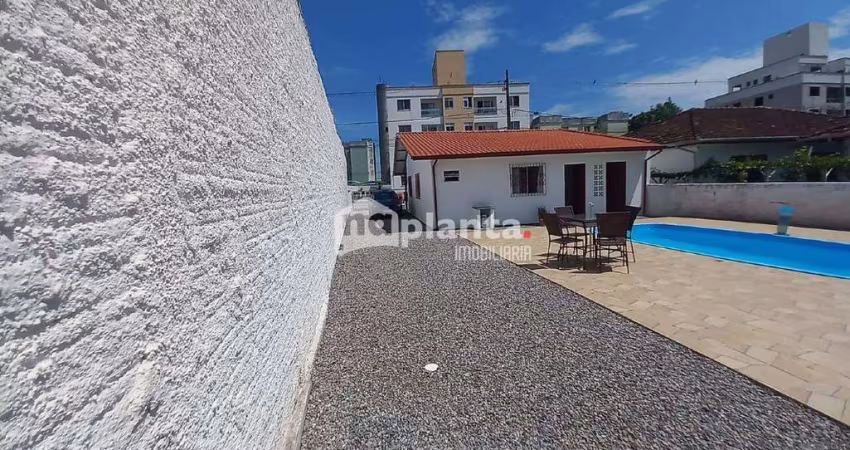 Casa à venda no Bairro Barra do Aririú em Palhoça-SC, com 3 quartos, 1 suíte,