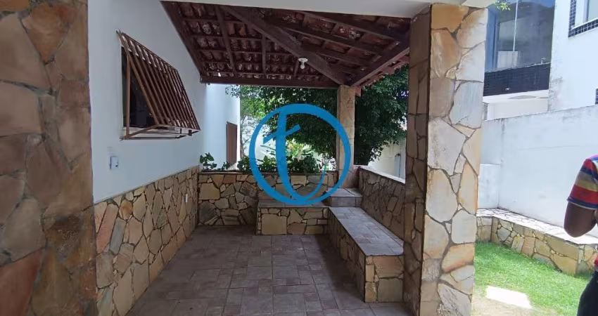 VENDA DE CASA AMPLA BAIRRO DE PITUAÇU