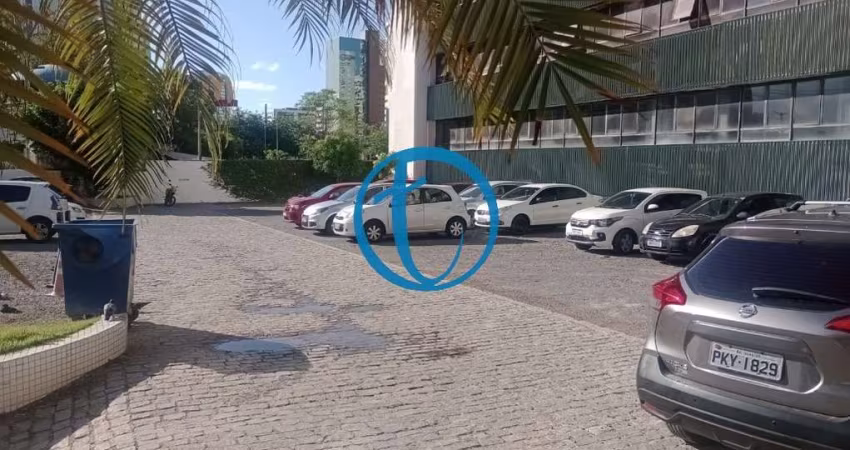 Sala comercial com 4 salas para alugar na Avenida Tancredo Neves, 1672, Caminho das Árvores, Salvador
