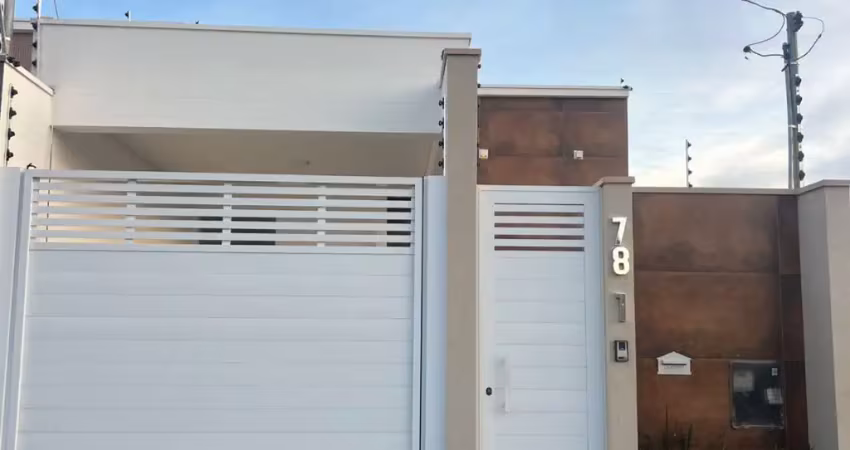 Casa nova, com fino acabamento, à venda no bairro porto bello