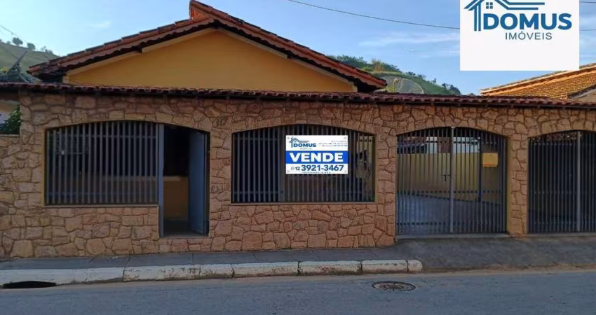 Casa com 3 dormitórios à venda, 300 m² por R$ 690.000,00 - Centro - Jambeiro/SP