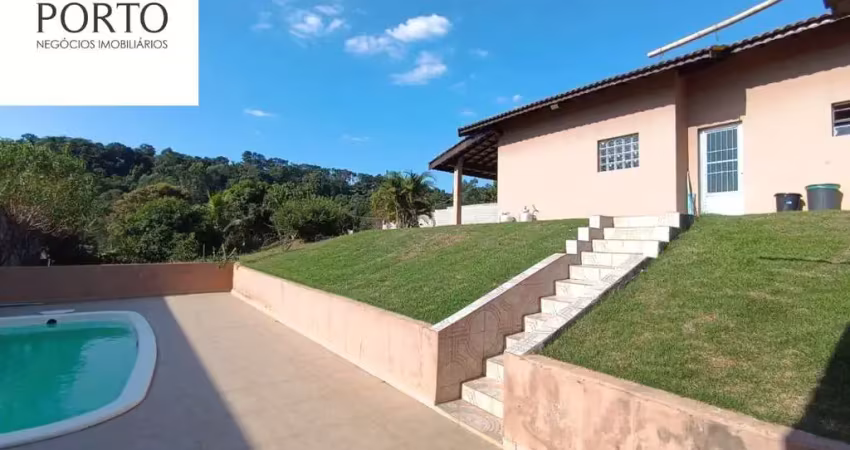 Linda chácara com 3 dormitórios sendo 1 suíte, piscina e churrasqueira