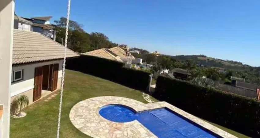 Excelente casa com piscina e churrasqueira com 4 suítes