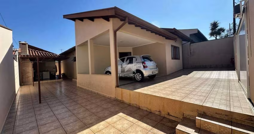 Casa térrea em bairro tranquilo à venda em Valinhos - SP