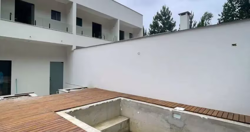 Sobrado alto padrão | barra do rio cerro | 4 suítes | 225m²