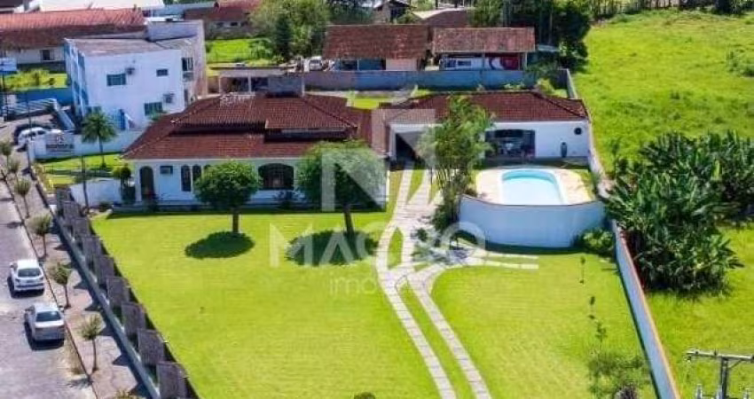 Casa | Centro (Schroeder) | 4 quartos (2 suítes) | 271m²