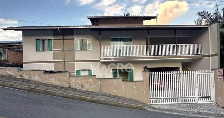 Casa Sobrado | Barra do Rio Cerro | 6 quartos (2 suítes) | 248m²