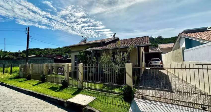 Belíssima casa á venda no bairro josé amândio - bombinhas/sc