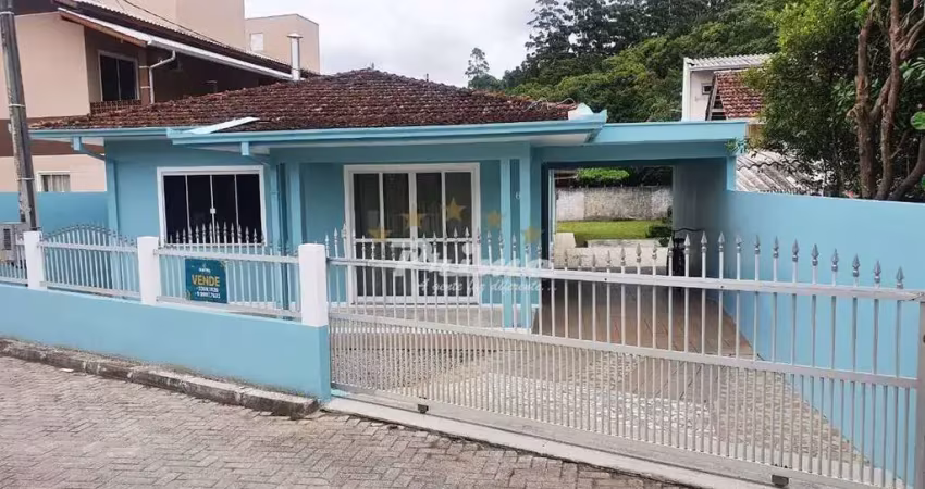 Casa á venda - apenas  160m do mar de zimbros - bombinhas/sc