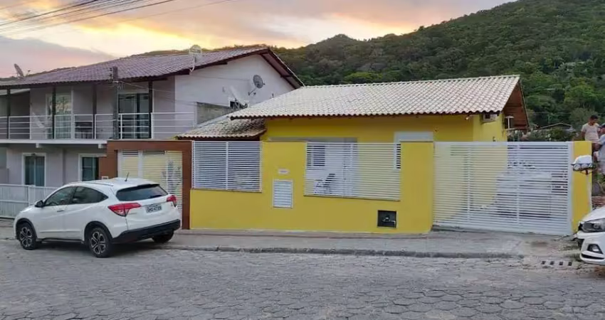 Casa á venda - apenas 550m do mar de bombas - bombinhas/sc