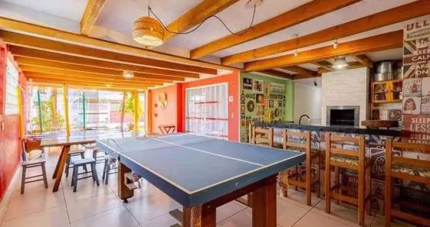 Casa com piscina á venda no bairro zimbros - bombinhas/sc