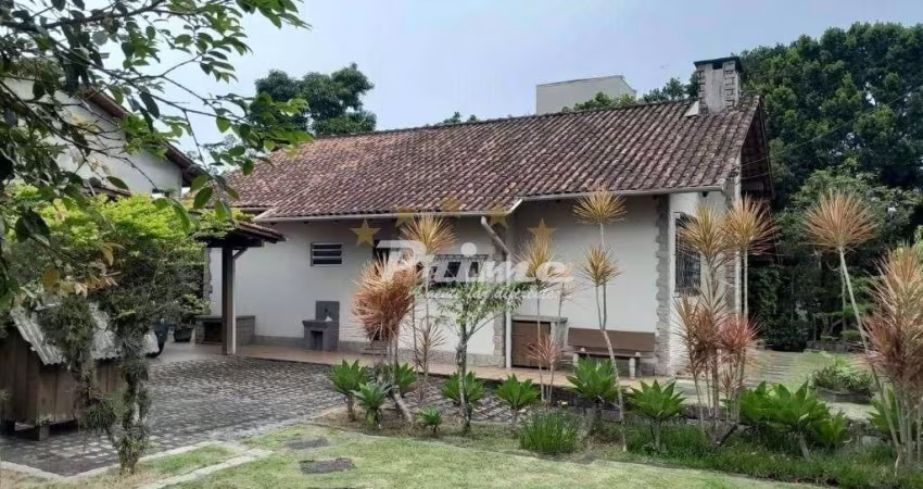 Casa à Venda com lote de 1008m² - Bombinhas/SC