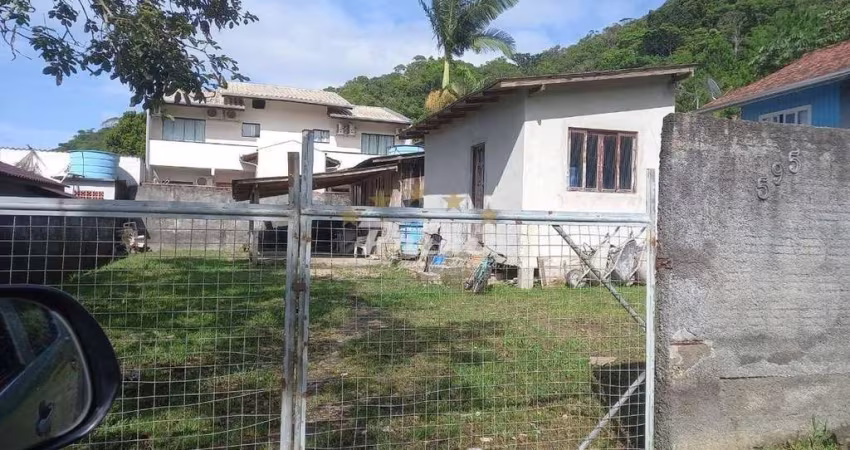 Terreno com kitnet à Venda no Bairro Morrinhos - Bombinhas/SC