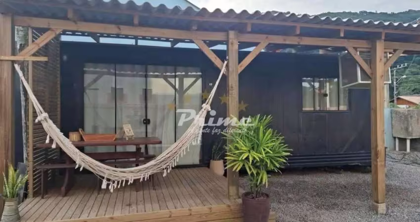 Terreno com Casa Container à Venda no Mariscal - Bombinhas/SC