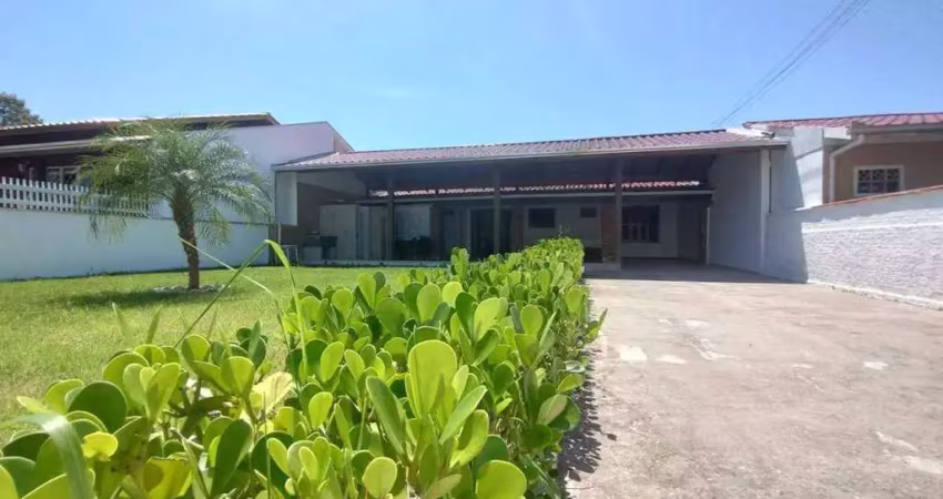 Casa a apenas 400m do mar à venda em zimbros - bombinhas/sc