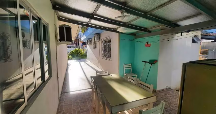 Casa a apenas 200m do mar à venda no centro - bombinhas/sc