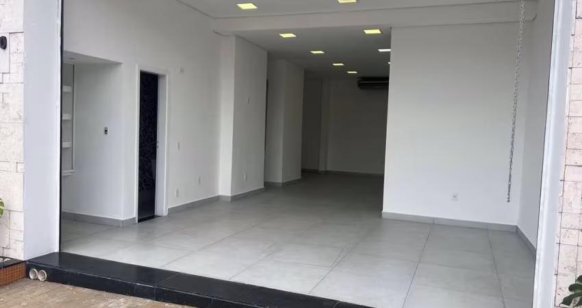 Aluga-se Salão Comercial Reformado no Bairro Agapeama - 296 m&#178; por R$ 7.000,00!