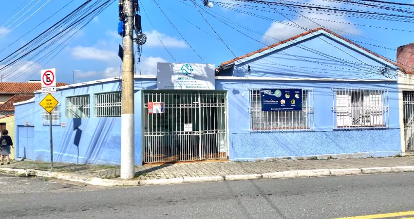 Casa a venda em Santana com 2 anexos