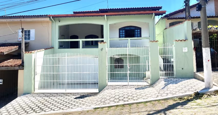 Casa a venda com piscina em Caçapava