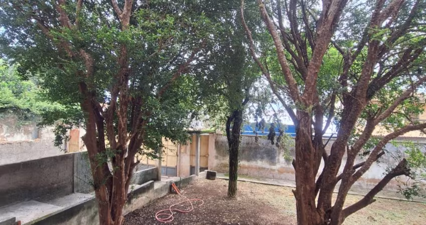 Casa com 2 terrenos