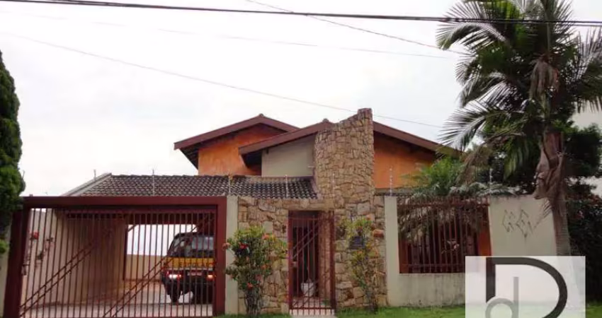 Casa com 3 quartos à venda, 340 m² por R$ 1.300.000 - Jardim Europa - Valinhos/SP