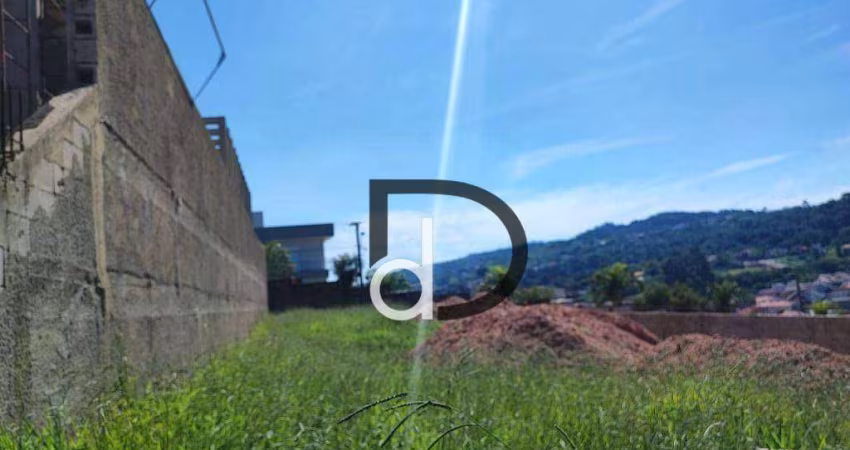 Terreno em condomínio fechado, plano. 600m2