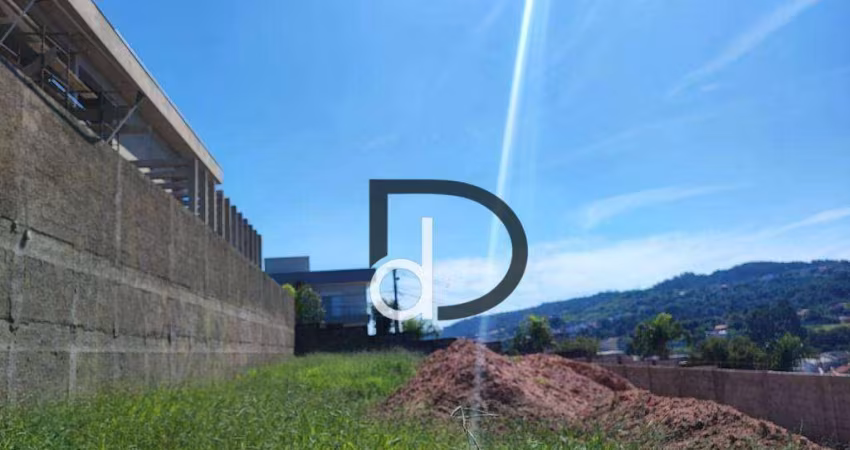 Terreno em condomínio fechado, plano. 600m2