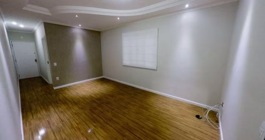 Apartamento central, 2 dorms, vaga coberta