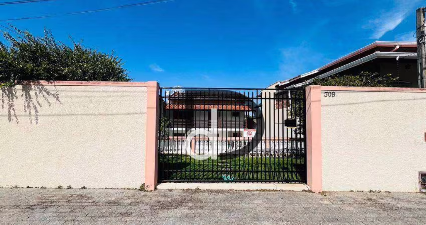 Casa sobrado à venda em Vinhedo/SP, no Residencial Aquários.