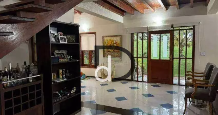 Casa com 3 quartos à venda, 296 m² por R$ 2.100.000
