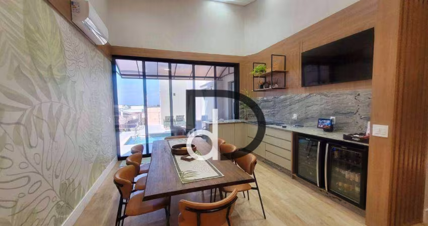 Casa em condomínio com piscina