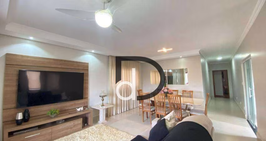 Casa assobradada em condomínio