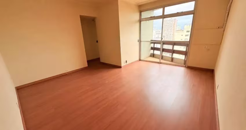 Na quadra da paraia! apartamento em andar alto com varanda, vista livre, condomínio com lazer - 1 vaga