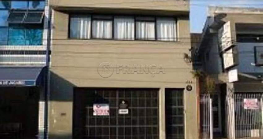 CASA A VENDA COM 2 DORMIÓRIOS SENDO 2  SUÍTES - CENTRO - JACAREÍ