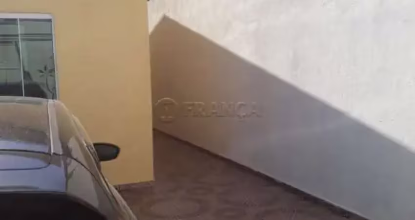 Excelente casa com piscina no vila branca - 02 dormitórios