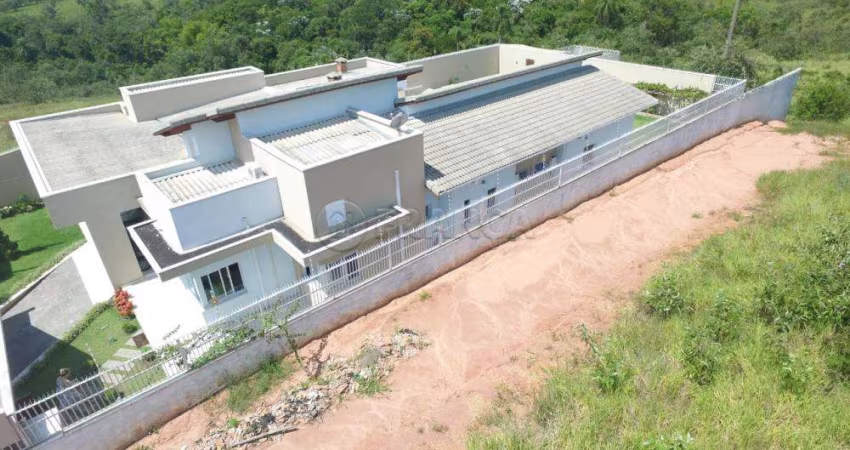 Excelente casa no Condomínio Lago Dourado