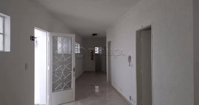 PRÉDIO COM SALAS - CENTRO - JACAREÍ