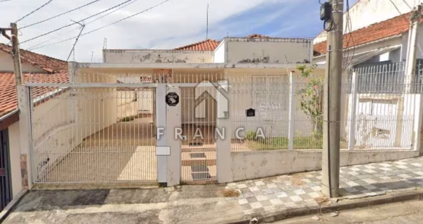 Casa Ampla à Venda no Centro de Jacareí ? Conforto e Localização Privilegiada!