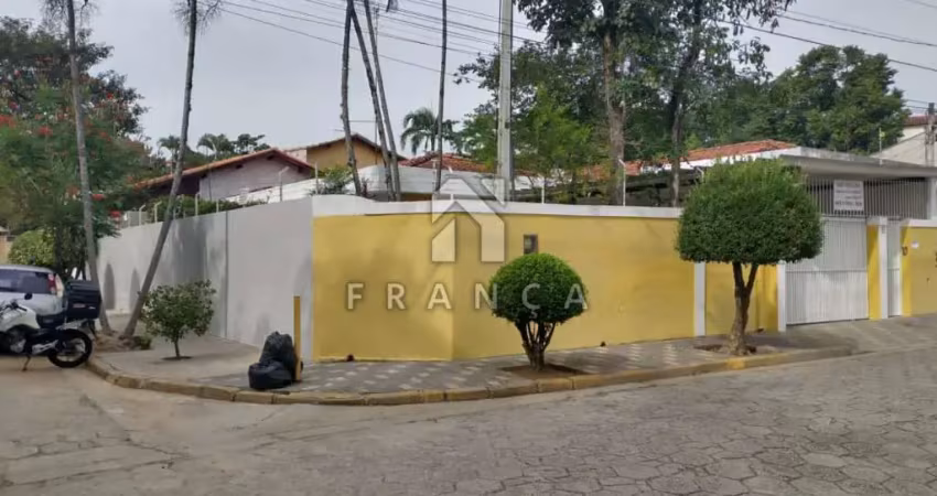 CASA - 03 DORMITÓRIOS - CIDADE JARDIM