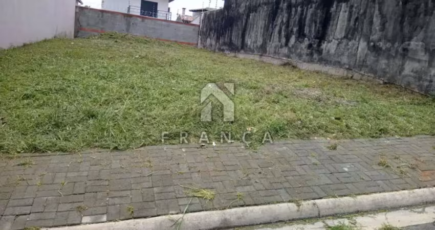 Excelente terreno localizado em uma quadra privilegiada no bairro do villa branca com vários comércios próximos.